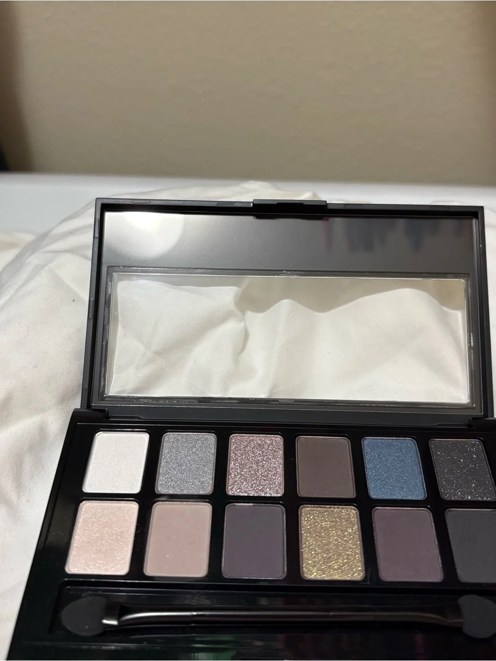 Maybelline Rock Nudes Eyeshadow Palette - Gray, Silver, Blue, Gold, Purple